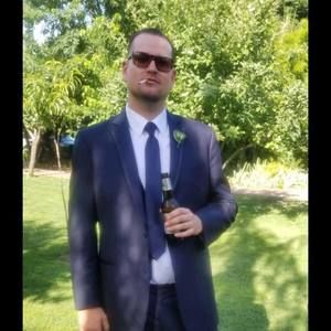 Meet your Posher, Adam